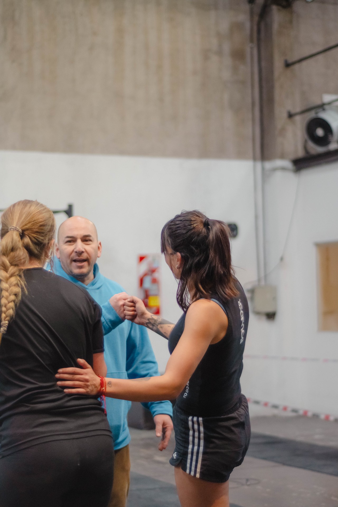 Coach acompañando a personas que entrenan en Bounder